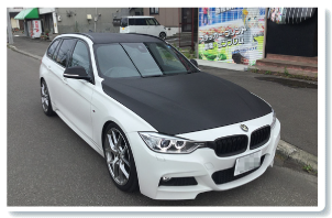 車やガラス、看板等に貼れます