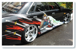車やガラス、看板等に貼れます